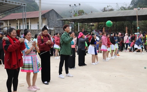 Sơn La: Nam thanh nữ tú người Mông í ới gọi nhau đi 