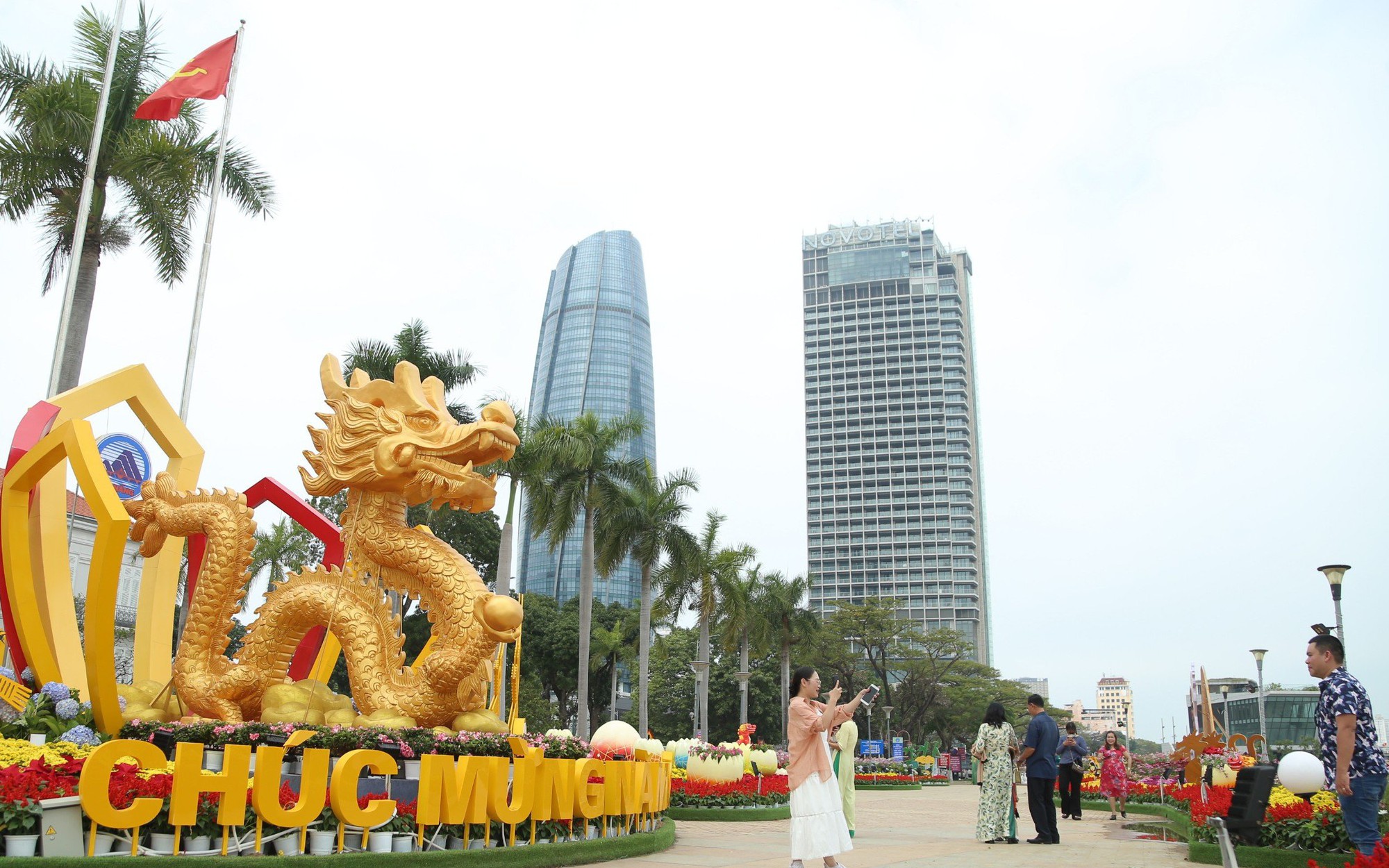 Khách du lịch tăng mạnh, Đà Nẵng giữ lại đường hoa Xuân đến hết Tết Nguyên tiêu