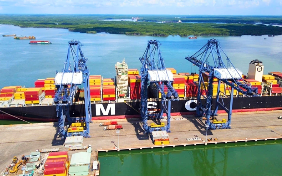 Từ những mỏ dầu ngoài khơi đến kết nối siêu tàu quốc tế
