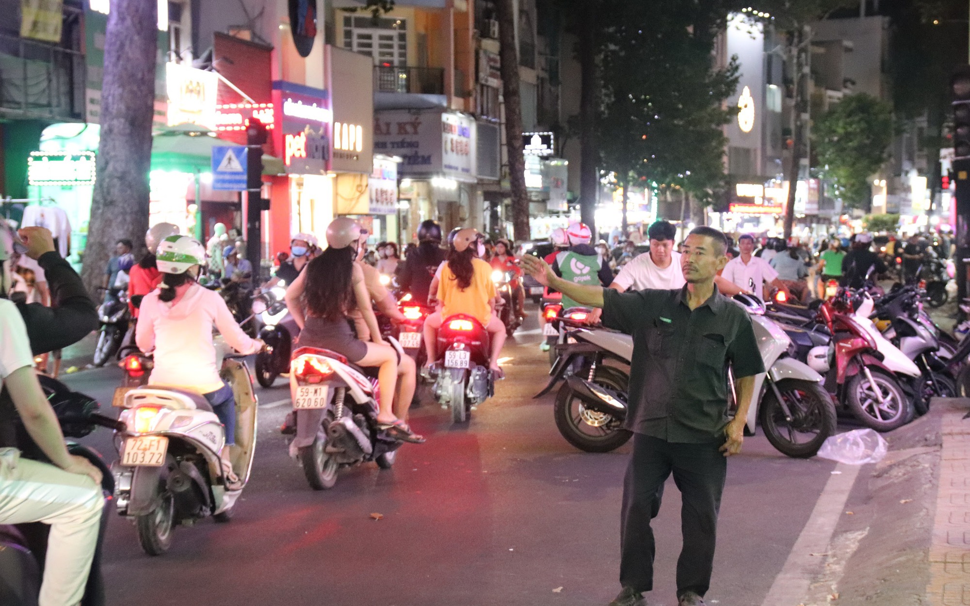 Ế ẩm ở phố thời trang lớn nhất TP.HCM sát Tết