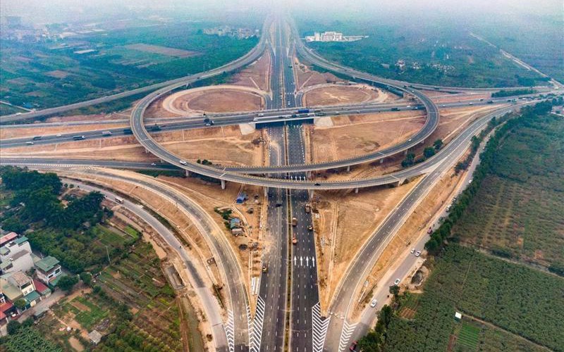 Thủ tướng chỉ đạo đẩy nhanh đầu tư công, thay cán bộ trì trệ