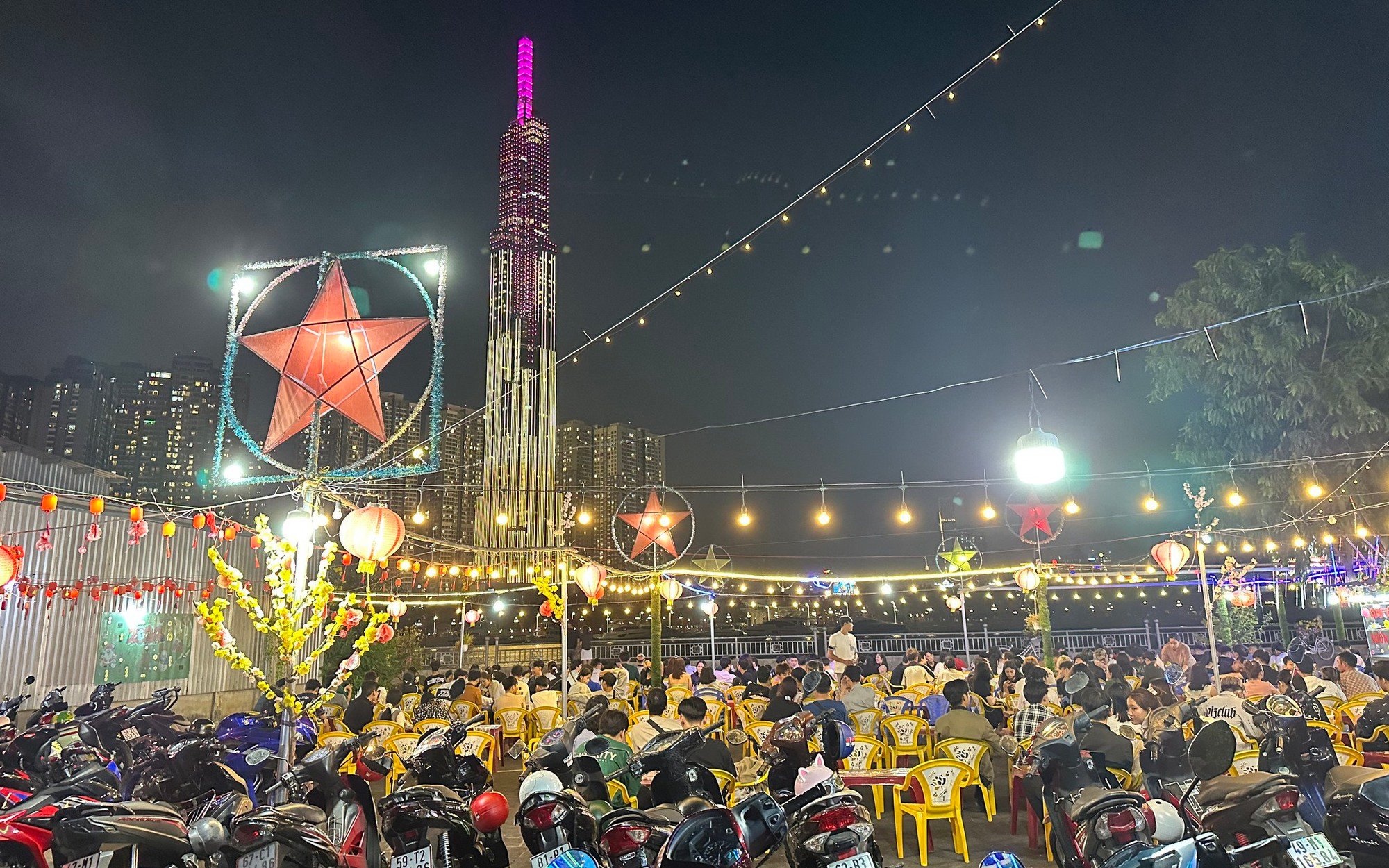 "Soi" tình hình kinh doanh của AON Plc - chủ tòa tháp Landmark 72 - Ảnh 6.