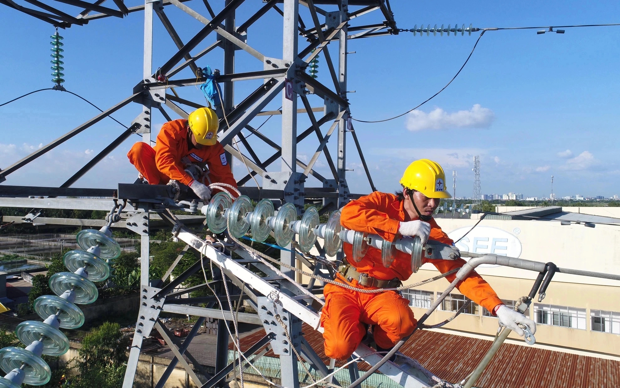 Lo thiếu điện, EVN lên kịch bản mua điện 