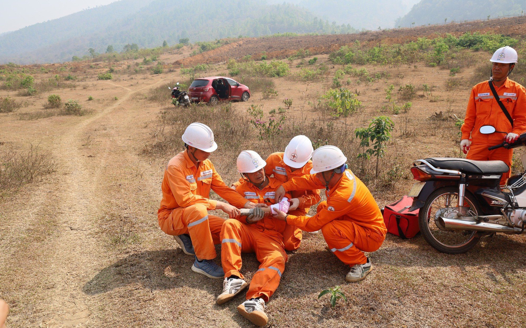 Diễn tập khu vực phòng thủ tỉnh Hòa Bình năm 2024 - Ảnh 6.