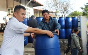 Nông dân vùng cao xây dựng bản, làng sáng - xanh - sạch - đẹp