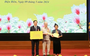 Lai Châu: Hai hộ cận nghèo được trao nhà đại đoàn kết năm 2024 - Ảnh 5.