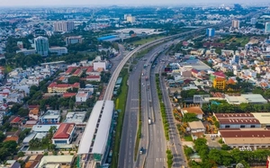 Đường sắt đưa tàu mới chạy tuyến Sài Gòn - Nha Trang phục vụ du lịch - Ảnh 1.