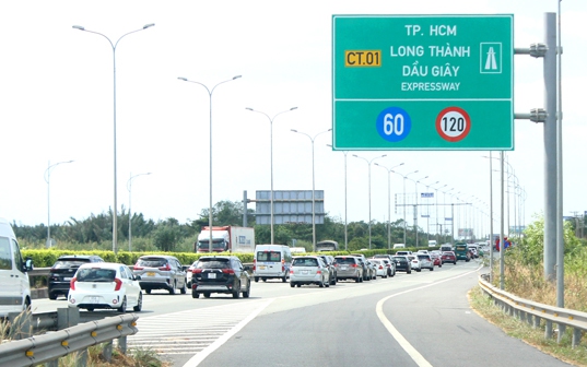 Đồng Nai: Giao thông đường bộ quá tải, thường xuyên kẹt xe, ngập nước, tai nạn giao thông 