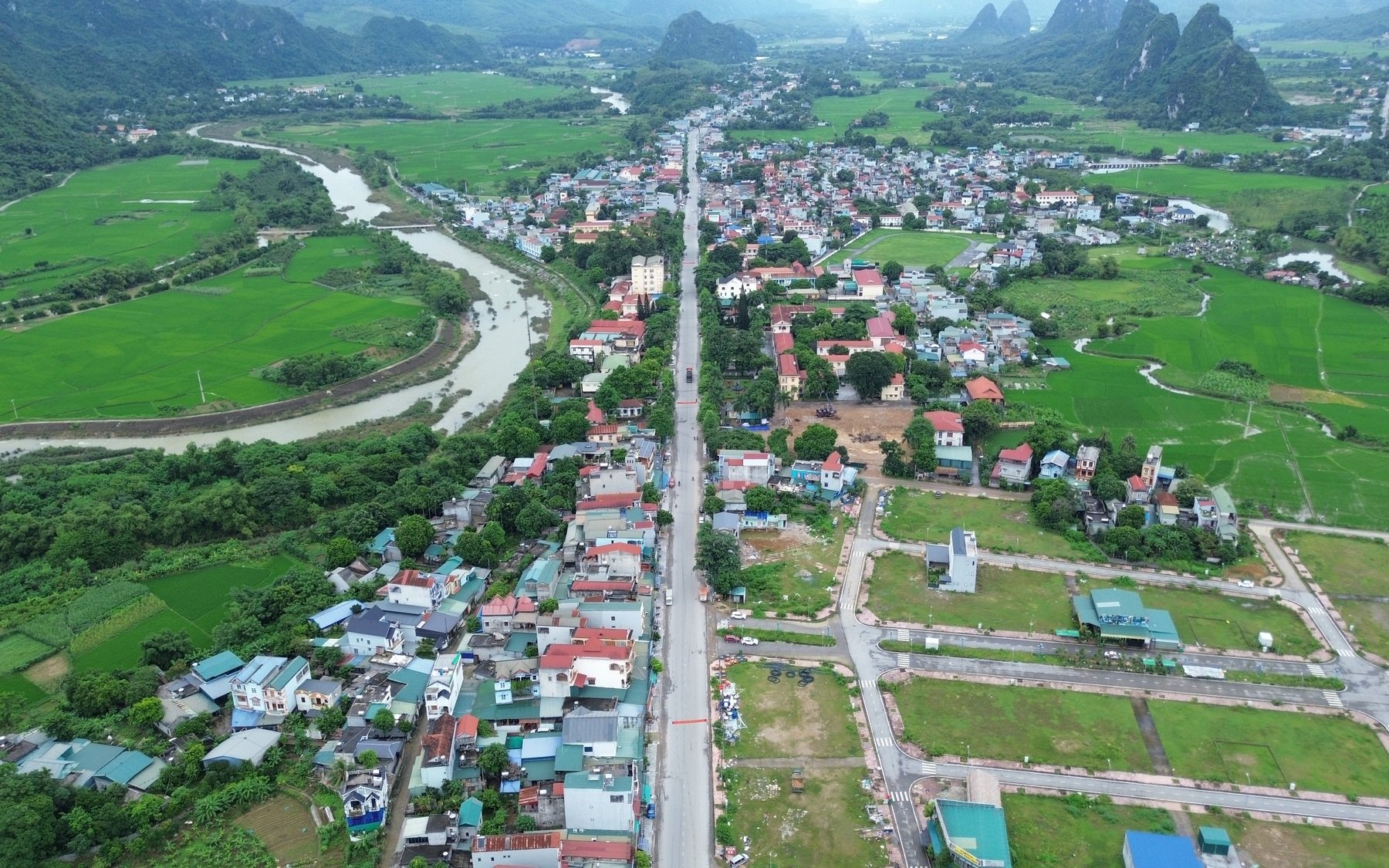 Kim Bôi: Đông Bắc công bố, đón bằng công nhận xã nông thôn mới  - Ảnh 6.