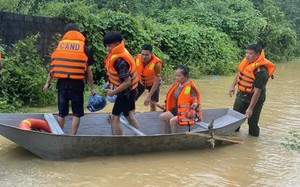 Hội Nông dân tỉnh Hòa Bình thăm hỏi, hỗ trợ các hộ thiệt hại do bão số 3 - Ảnh 3.