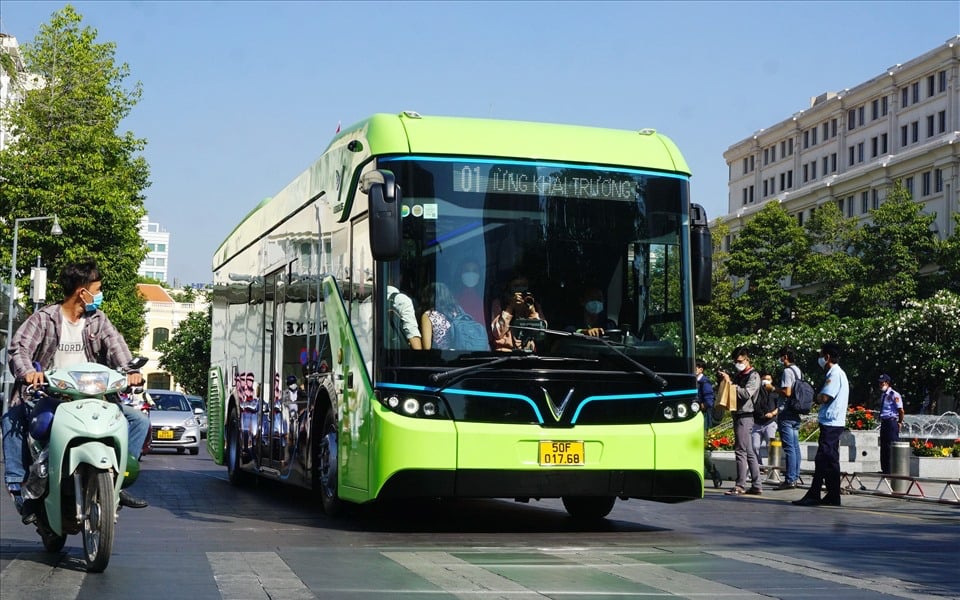 Thống nhất chủ trương tổ chức tuyến xe buýt điện Bãi Tiên - Vinpearl Nha Trang - Ảnh 2.