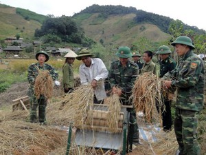 Cuốc xẻng tặng dân, ấm no về Mường Lạn