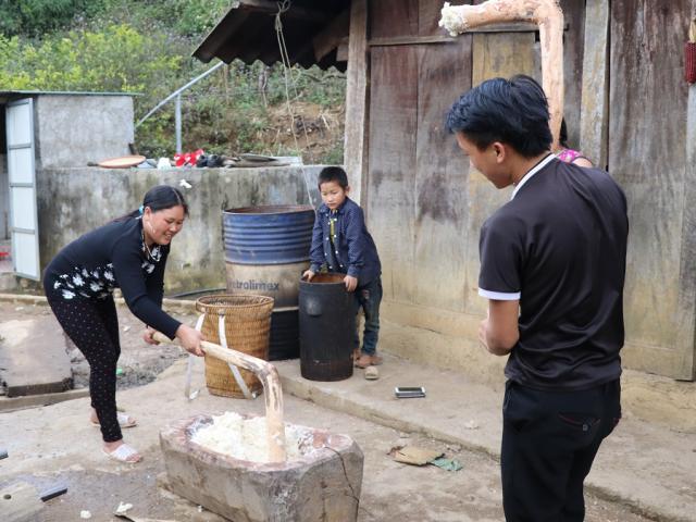 Ảnh: Ngược đỉnh mây mù, xem người Mông giã "cắc bụp" đón Tết