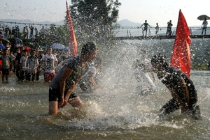 Hội té nước Then Kin Pang