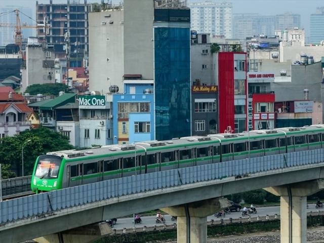 Mỗi người Việt Nam “cõng” hơn 32 triệu đồng nợ công