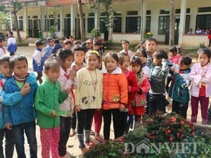 Lai Châu: Tặng áo ấm và đồ dùng cho học sinh vùng cao - Ảnh 4.