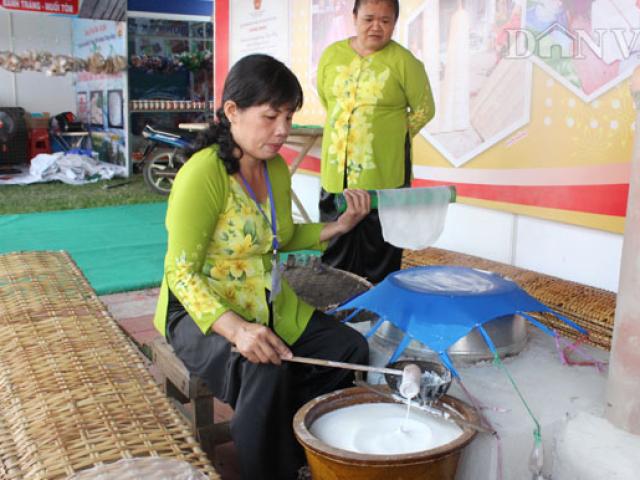 Tưng bừng khai trương lễ hội bánh tráng phơi sương Trảng Bàng
