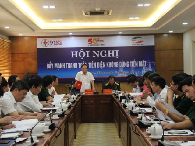 Điện lực Phú Thọ: Đẩy mạnh thu tiền điện không dùng tiền mặt