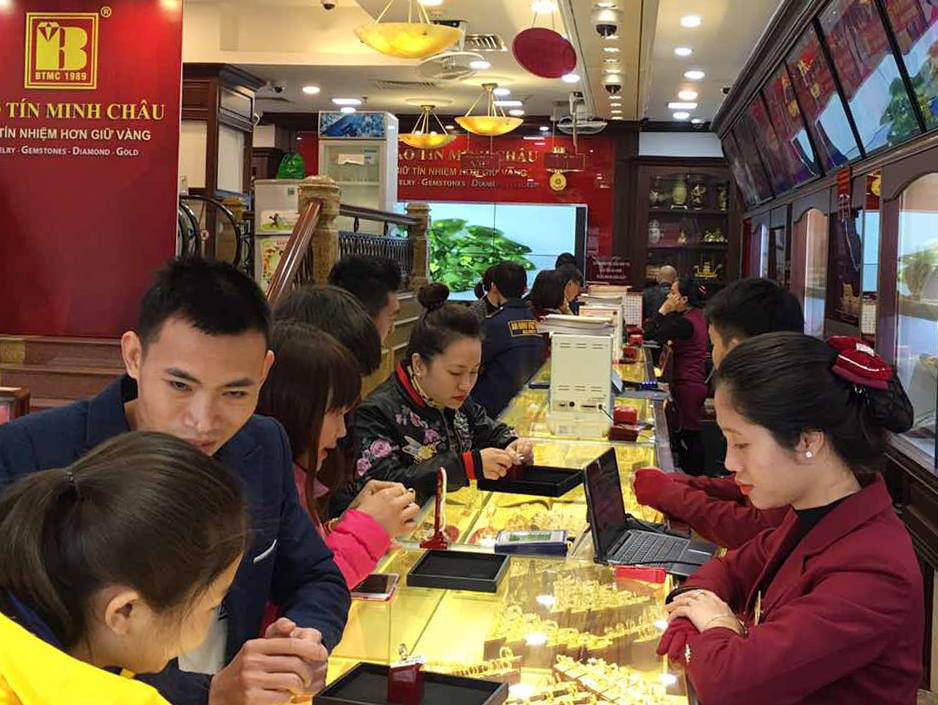 Giá vàng hôm nay 14/1: Tiếp tục mất mốc 43 triệu đồng/lượng? - Ảnh 1. Giá vàng hôm nay 14/1: Tiếp tục mất mốc 43 triệu đồng/lượng? - Ảnh 1.