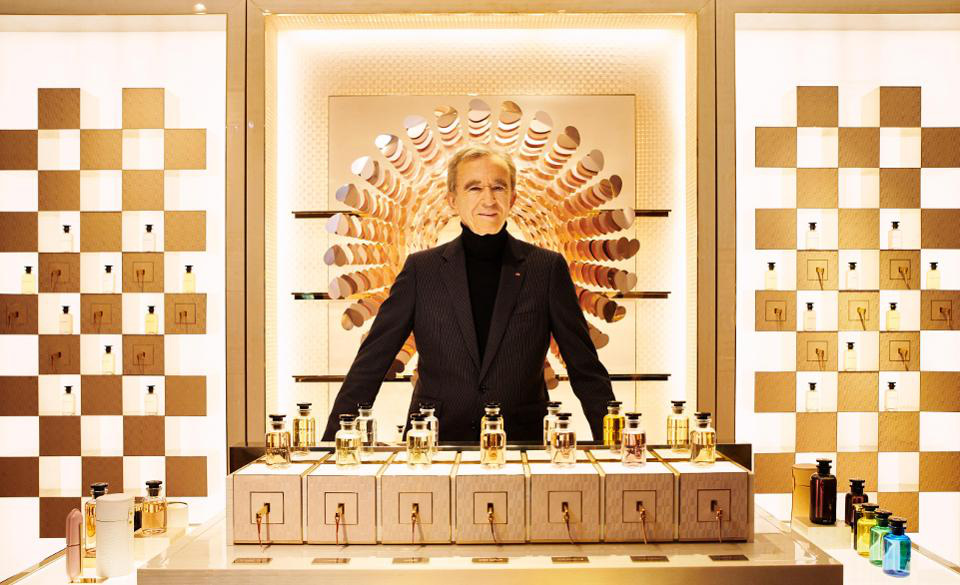 Vượt mặt Jeff Bezos, "ông trùm hàng hiệu" Bernard Arnault thành người giàu nhất hành tinh - Ảnh 1. Vượt mặt Jeff Bezos, "ông trùm hàng hiệu" Bernard Arnault thành người giàu nhất hành tinh - Ảnh 1.