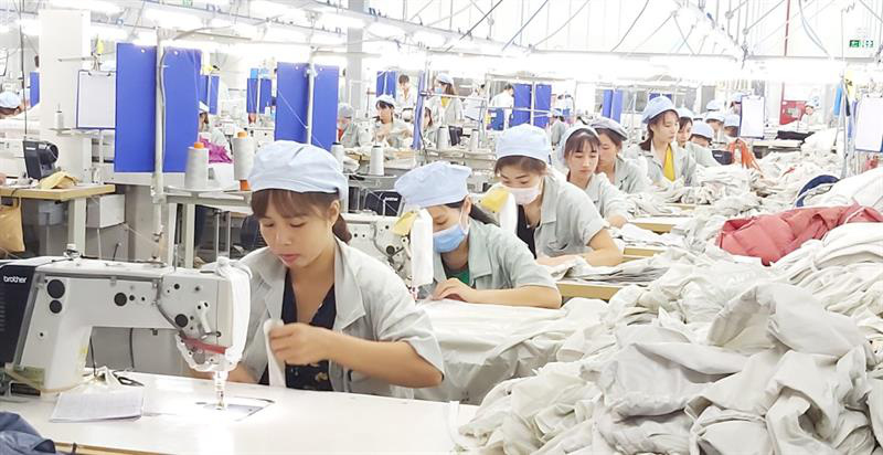 Hàng vạn công nhân vào guồng sản xuất sau kỳ nghỉ Tết - Ảnh 3. Hàng vạn công nhân vào guồng sản xuất sau kỳ nghỉ Tết - Ảnh 3.