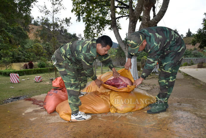 Lạng Sơn:Thịt lợn sau giết mổ vượt đường mòn qua biên giới kiếm lời - Ảnh 1. Lạng Sơn:Thịt lợn sau giết mổ vượt đường mòn qua biên giới kiếm lời - Ảnh 1.