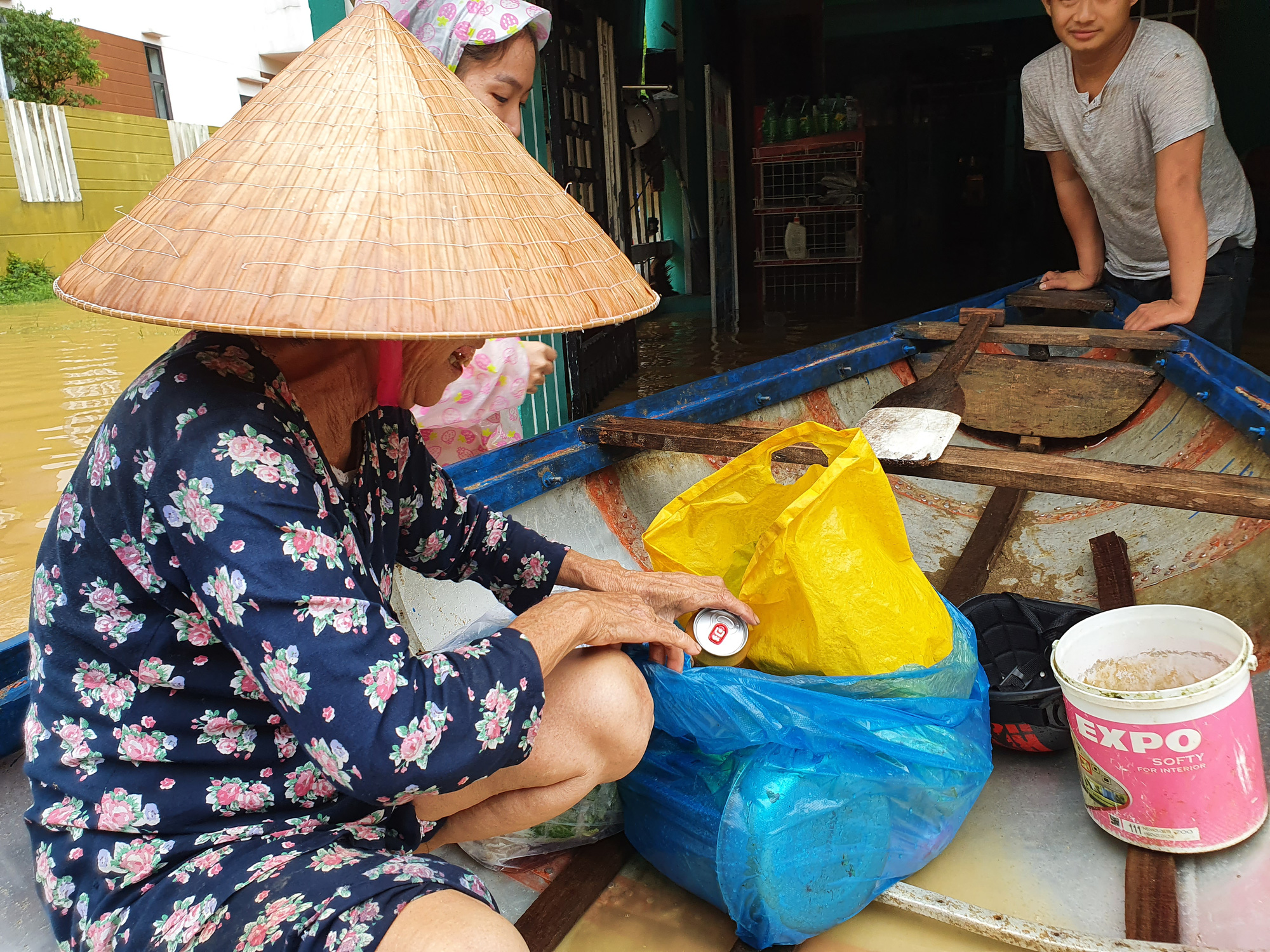 Đà Nẵng: Mưa lớn kéo dài, thôn, xã biến thành &quot;sông&quot; - Ảnh 7.