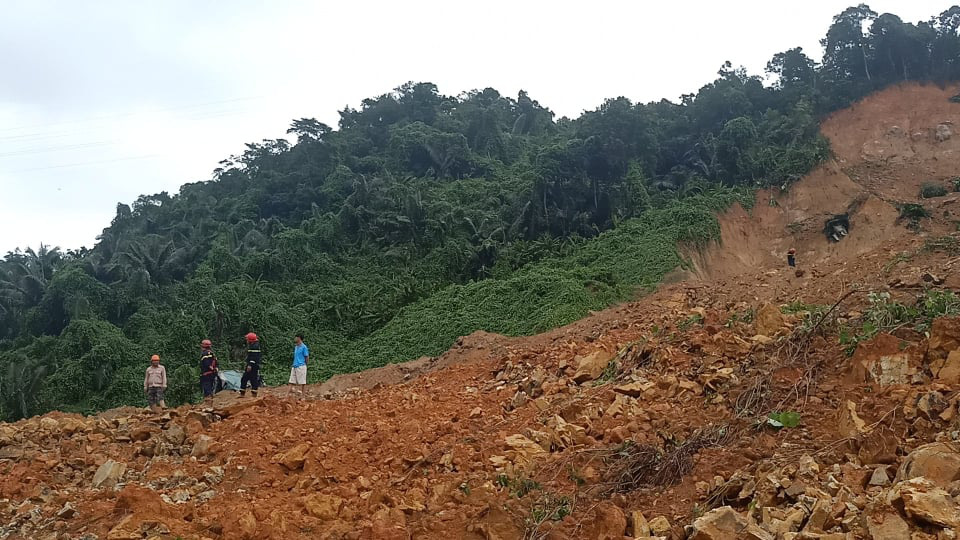 Chủ đầu tư Rào Trăng 3 thông tin về 17 công nhân bị sạt lở vùi lấp mất tích  - Ảnh 1.