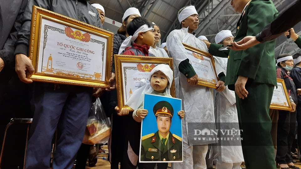 Lễ viếng, truy điệu 22 liệt sĩ Đoàn 337 hy sinh do sạt lở tại Quảng Trị  - Ảnh 3.