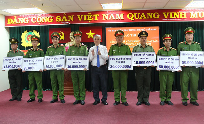 Trao thưởng cho các đơn vị triệt phá đường dây ma tuý &quot;khủng&quot;, thu hơn 100kg ma tuý - Ảnh 1.
