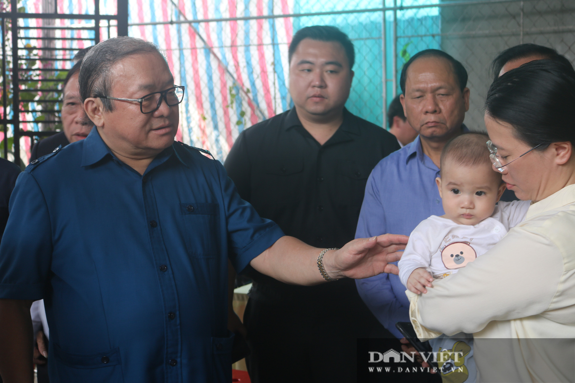 Chủ tịch T.Ư Hội NDVN thăm gia đình liệt sĩ hi sinh trong trận sạt lở đất ở Hướng Hoá - Ảnh 1.