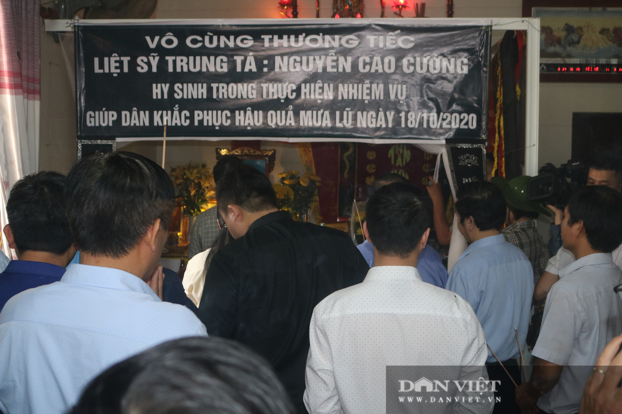 Chủ tịch T.Ư Hội NDVN thăm gia đình liệt sĩ hi sinh trong trận sạt lở đất ở Hướng Hoá - Ảnh 2.