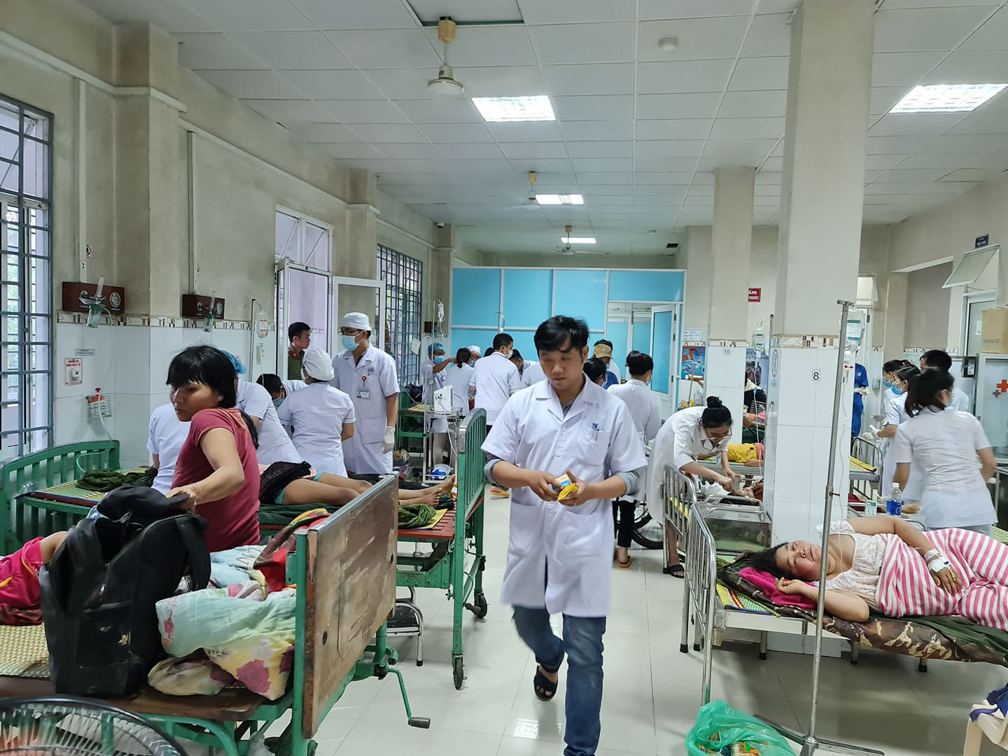 Cập nhật vụ sạt lở vùi lấp hơn 50 người ở Quảng Nam: Cứu sống được 33 người  - Ảnh 2.