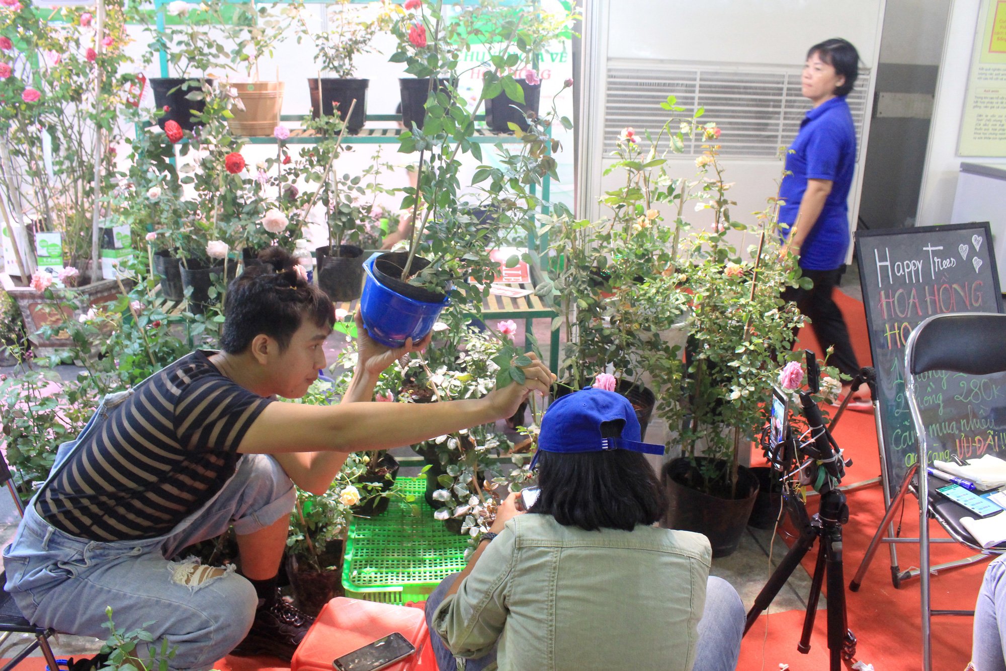 Gạo ST, nước mắm truyền thống, cá cảnh… hút người Sài Gòn tại hội chợ nông, lâm, thủy sản - Ảnh 5.