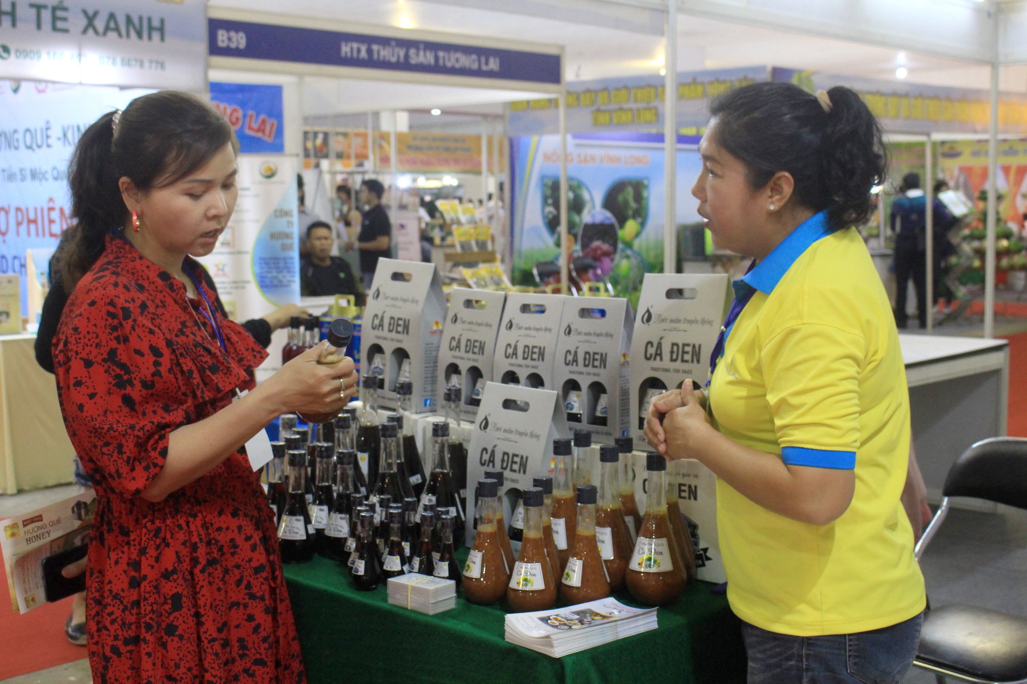 Gạo ST, nước mắm truyền thống, cá cảnh… hút người Sài Gòn tại hội chợ nông, lâm, thủy sản - Ảnh 2.