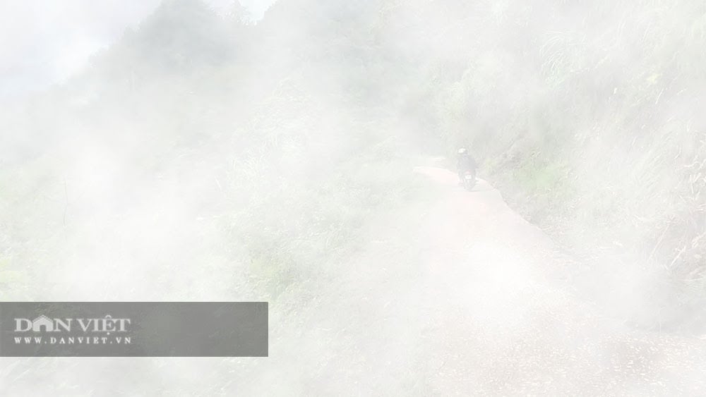 Dù nghèo, người Mông ở Khâu Qua vẫn hiến đất, chinh phục 6km đường &quot;thần thánh&quot; - Ảnh 3.