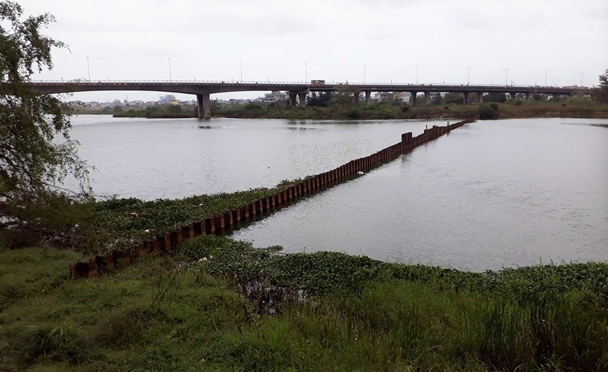Đà Nẵng: Đề xuất làm đập ngăn mặn kết hợp cầu đi bộ trên sông Cẩm Lệ khoảng 410 tỷ đồng - Ảnh 1.