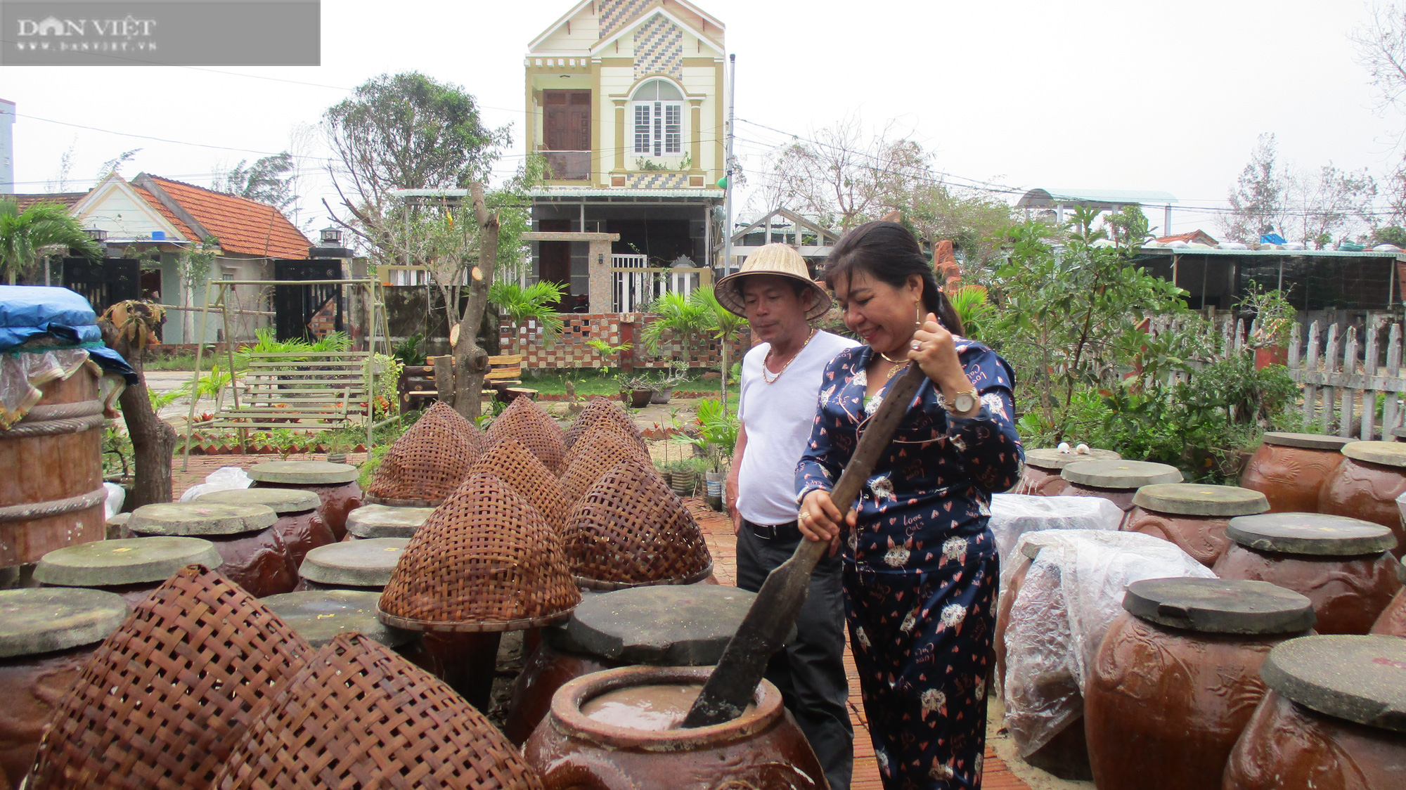 Quảng Nam: “Con đẻ” của làng nghề nước mắm truyền thống Cửa Khe đổi đời nhờ lưu giữ vị ngọt của biển - Ảnh 1.