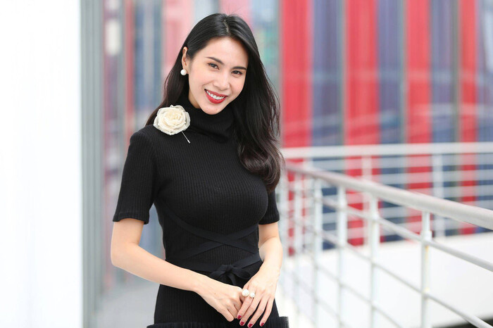 Vì quá yêu Công Vinh, Thủy Tiên từng làm như... ôsin ở nước ngoài - Ảnh 1.
