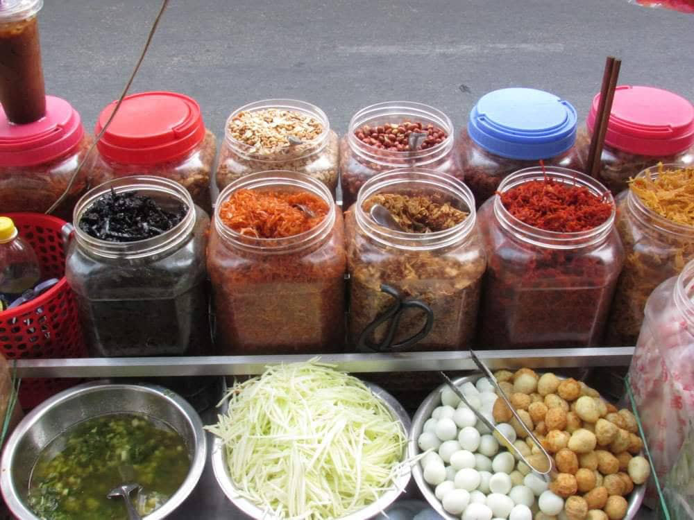 Đà Nẵng: 6 trường hợp nghi bị ngộ độc thực phẩm do ăn bánh tráng trộn - Ảnh 1.
