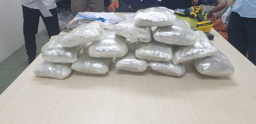 Hơn 20,5 kg ma tuý trong các lô hàng quà biếu được nguỵ trang tinh vi - Ảnh 4.
