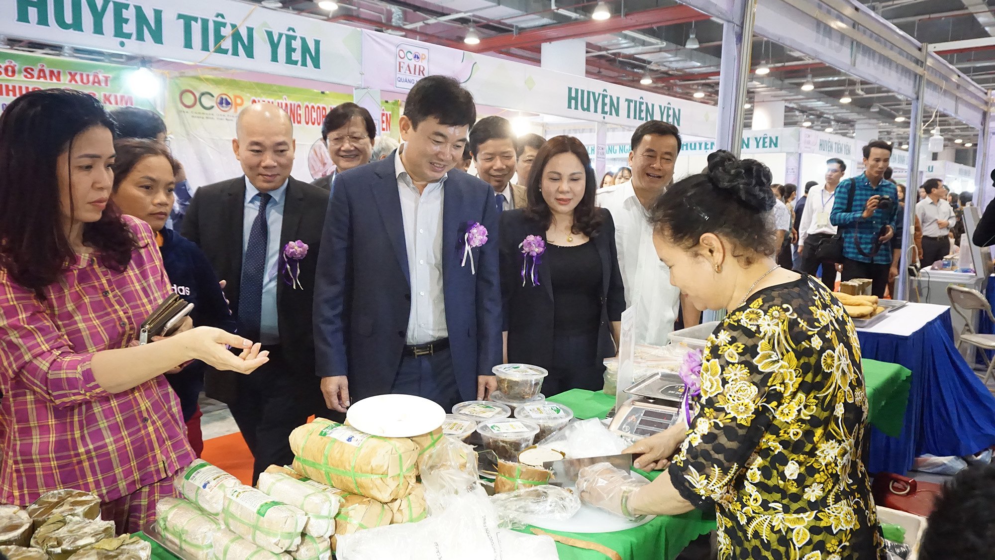 Kích cầu du lịch nội địa, Hội chợ OCOP Quảng Ninh đã thu gần 6,5 tỷ đồng - Ảnh 1. Kích cầu du lịch nội địa, Hội chợ OCOP Quảng Ninh đã thu gần 6,5 tỷ đồng - Ảnh 1.
