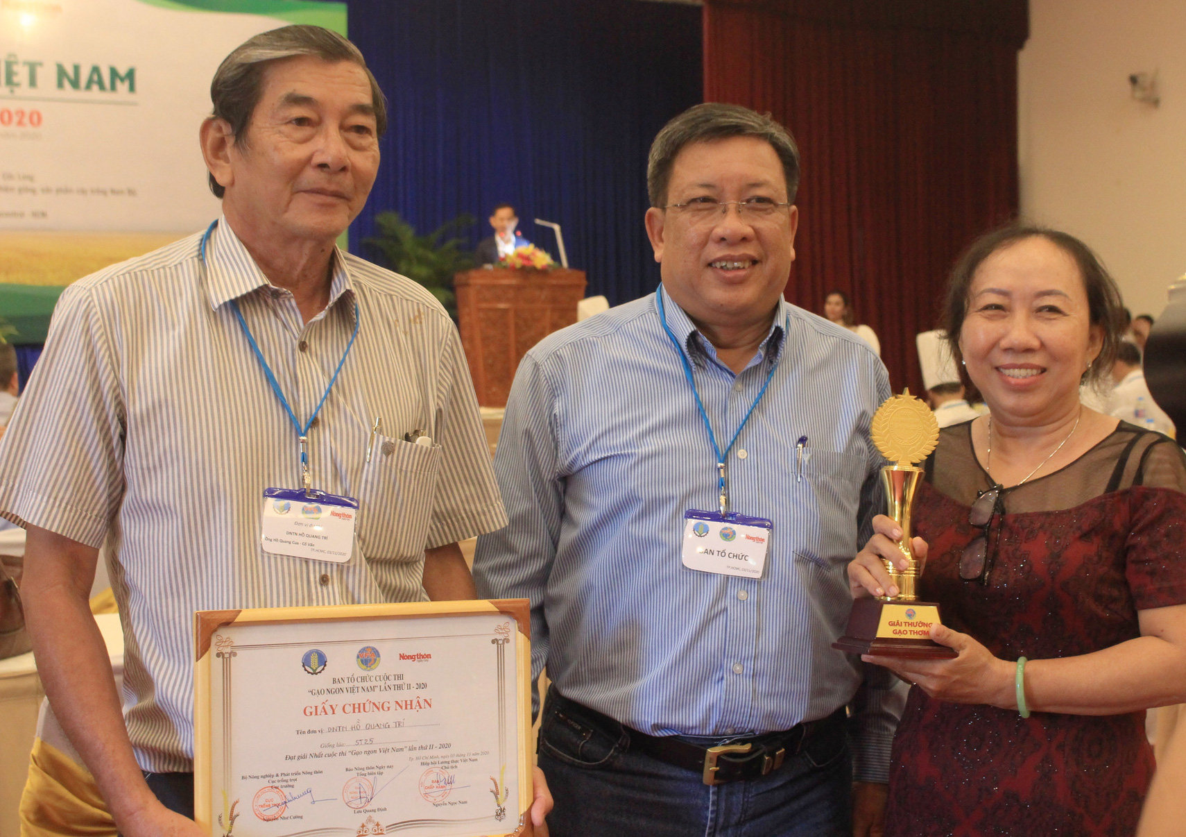 Gạo ST 25 của ông Hồ Quang Cua được chọn là loại gạo ngon nhất Việt Nam năm 2020 - Ảnh 2.