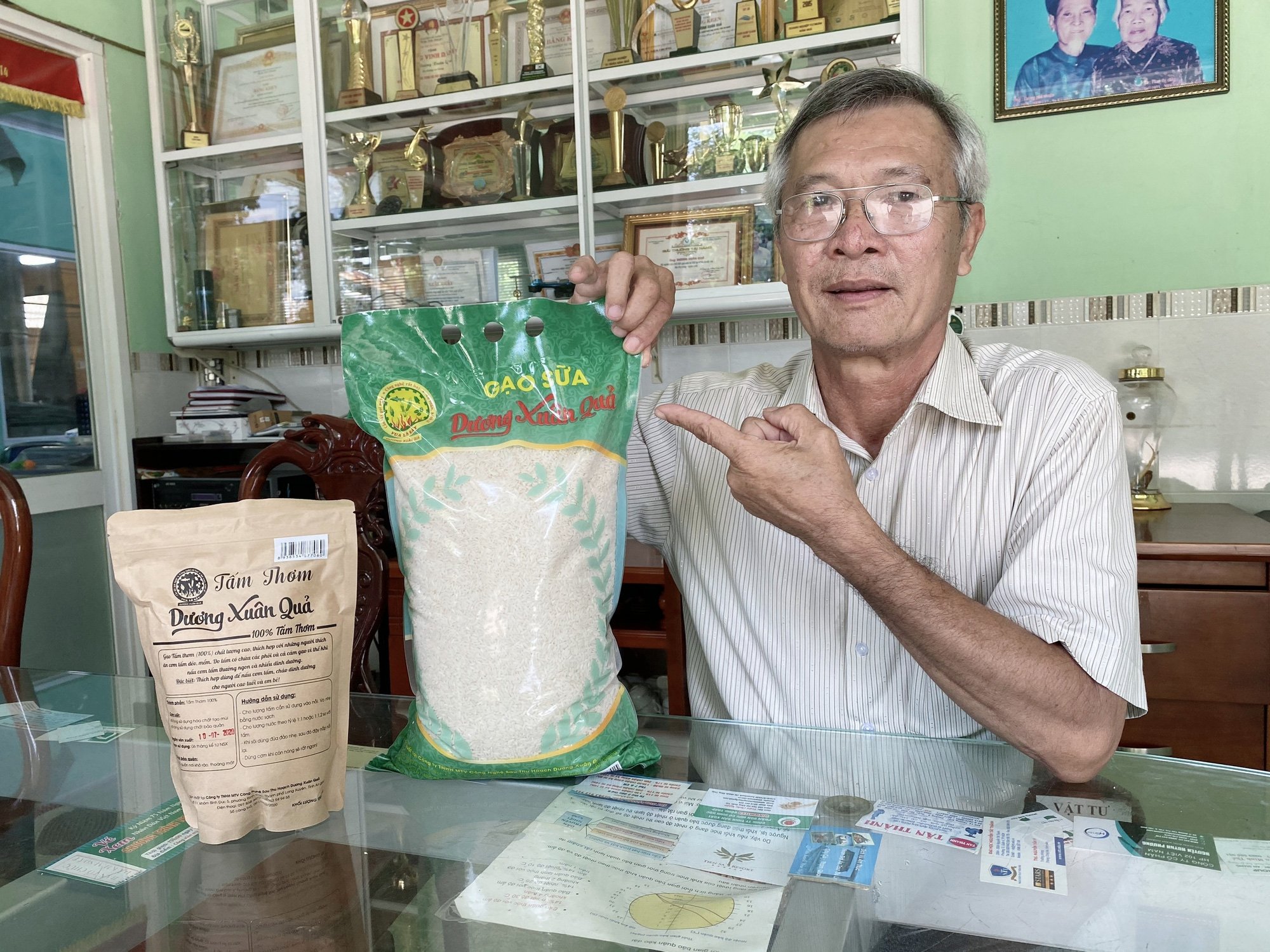 “Vua lò sấy” miền Tây làm ra giống gạo sữa đặc biệt - Ảnh 1. “Vua lò sấy” miền Tây làm ra giống gạo sữa đặc biệt - Ảnh 1.