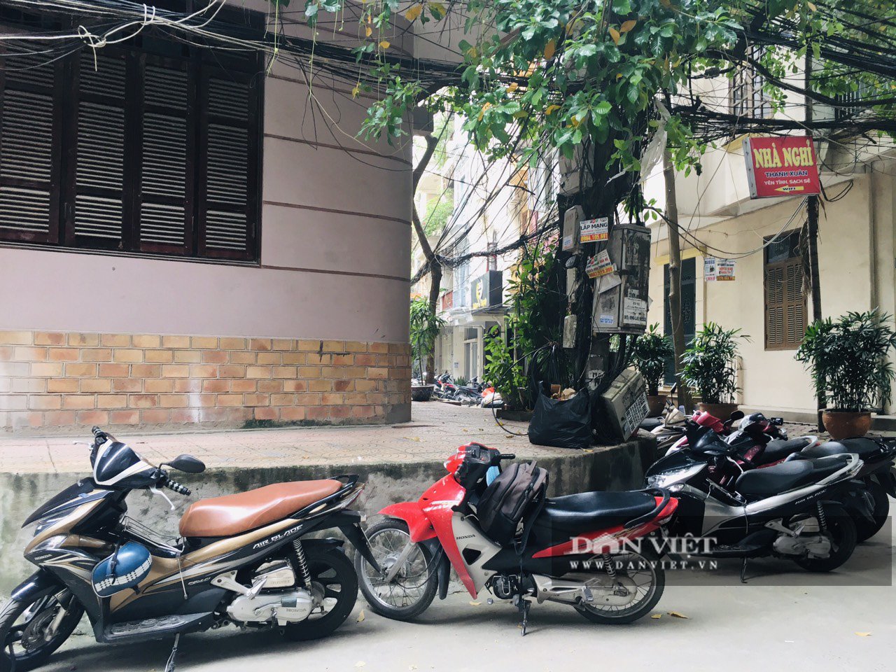 Thấy gì từ hiện trường vụ nam sinh Đại học GTVT trúng đạn tử vong? - Ảnh 7.