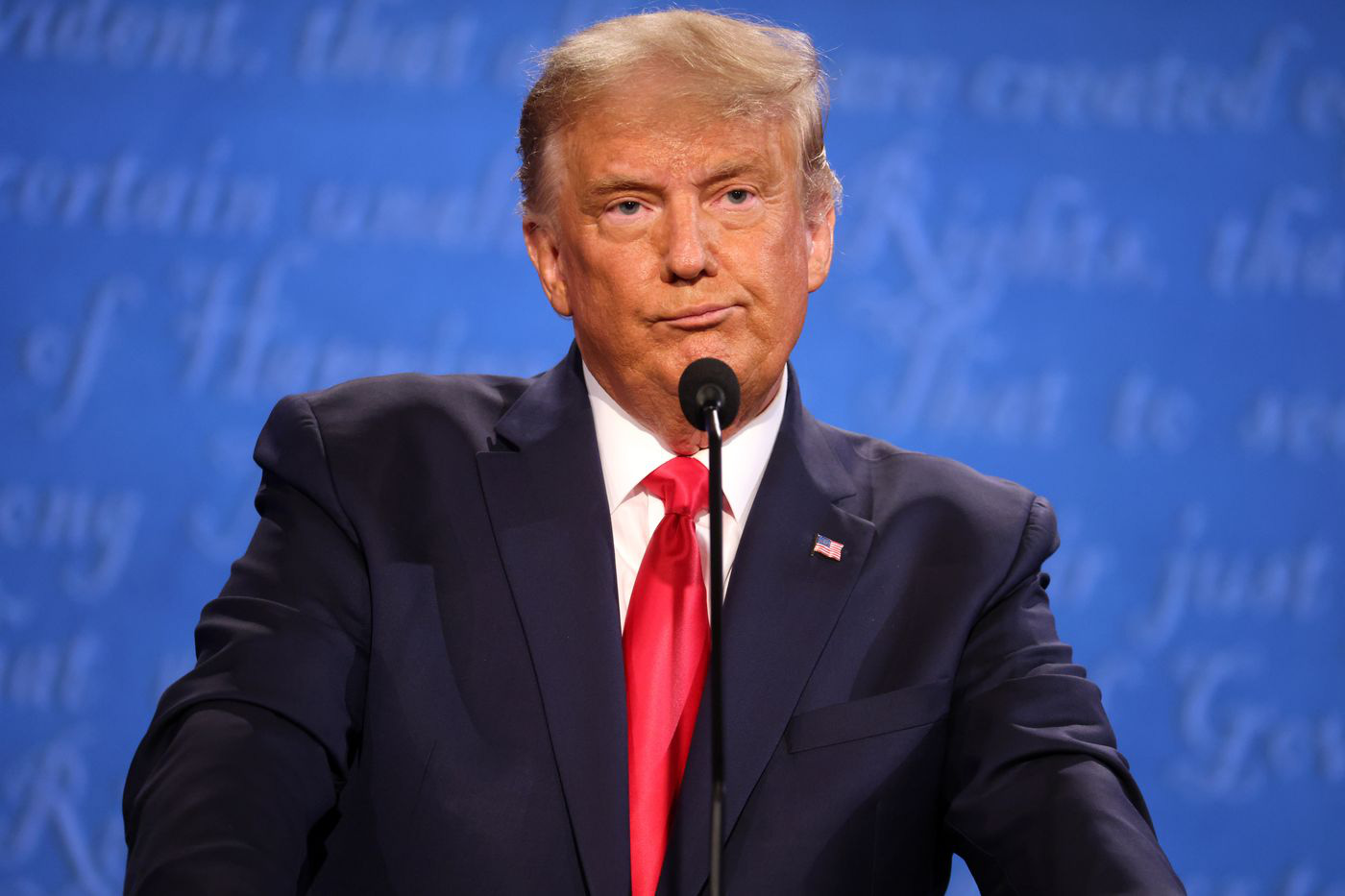 Phe Trump chia rẽ: người khuyên chấp nhận thất bại, kẻ thúc giục chiến đấu đến cùng - Ảnh 1. Phe Trump chia rẽ: người khuyên chấp nhận thất bại, kẻ thúc giục chiến đấu đến cùng - Ảnh 1.