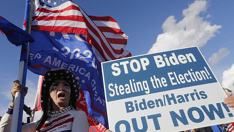 Người ủng hộ Trump tuyên bố bất ngờ, gửi cảnh báo &quot;sốc&quot; tới ông Biden - Ảnh 1.