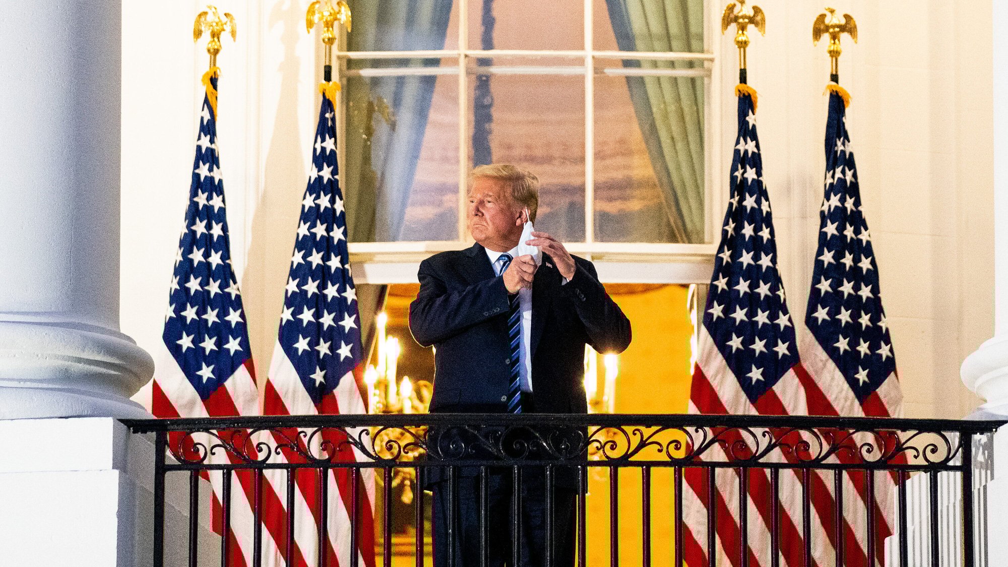 Biden sẽ loại bỏ mọi dấu vết của Trump khỏi Nhà Trắng ngay khi nhậm chức - Ảnh 1.