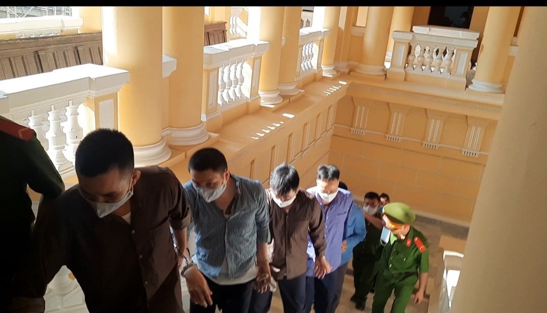 Vụ xả súng giết 5 người: Đồng bọn Tuấn &quot;khỉ&quot; nhận mức án cao nhất 13-15 năm tù - Ảnh 3.