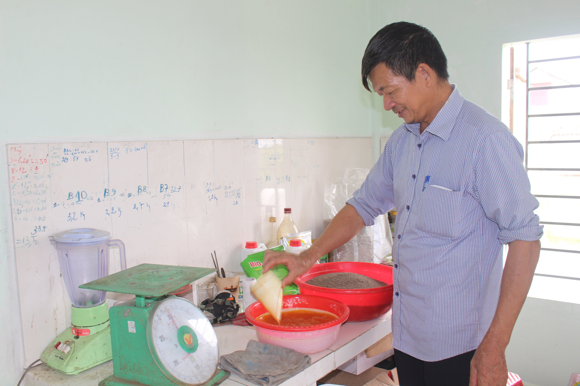 Thăm trang trại cung cấp tôm, cá sạch, thương lái mê tít cho thu hoạch tiền tỷ mỗi năm của lão nông Nam Định - Ảnh 2.